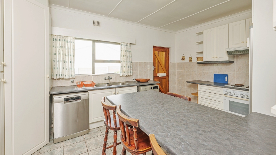 4 Bedroom Property for Sale in Struisbaai Western Cape